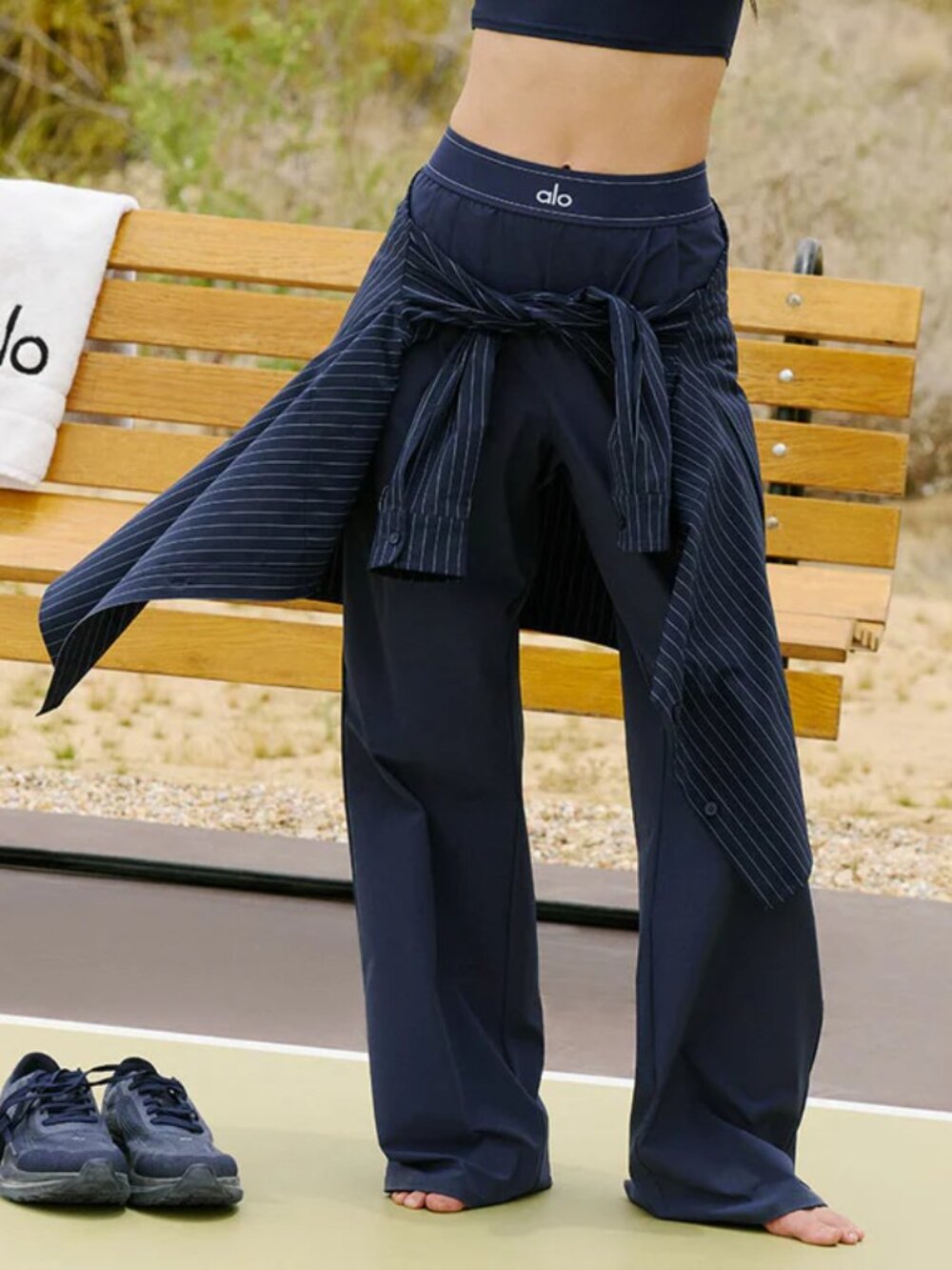 NWT 🍻 Alo Yoga Suit Up Trouser Navy Wide Leg Pant Regular 30" Inseam 😝 - Picture 7 of 8
